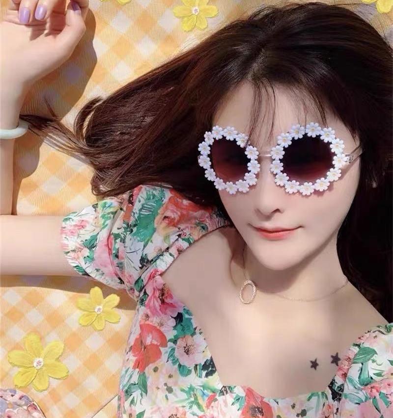 

Sunglasses Ladies Fashion Round Flowers Women 2021 Brand Designer White Shades For Vintage Feminino Uv400