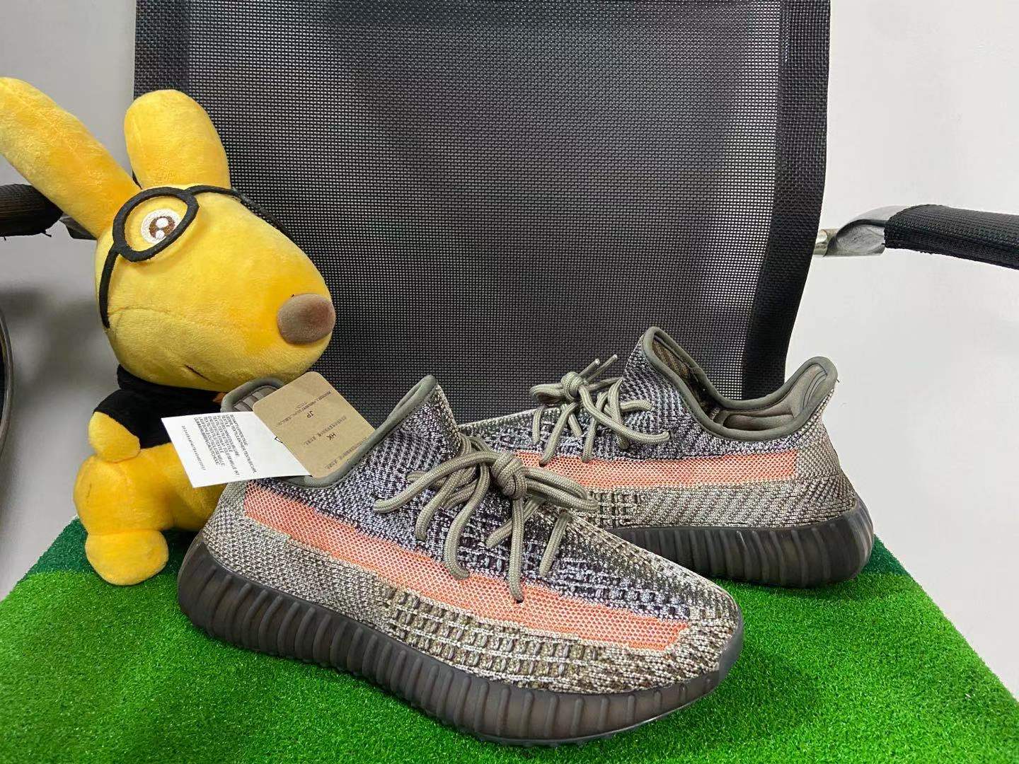 

Kanye mesh running shoes men and women 3m electrostatic reflective Israel carbon fiber flax pearl zebra outdoor platform sports shoe, Customize