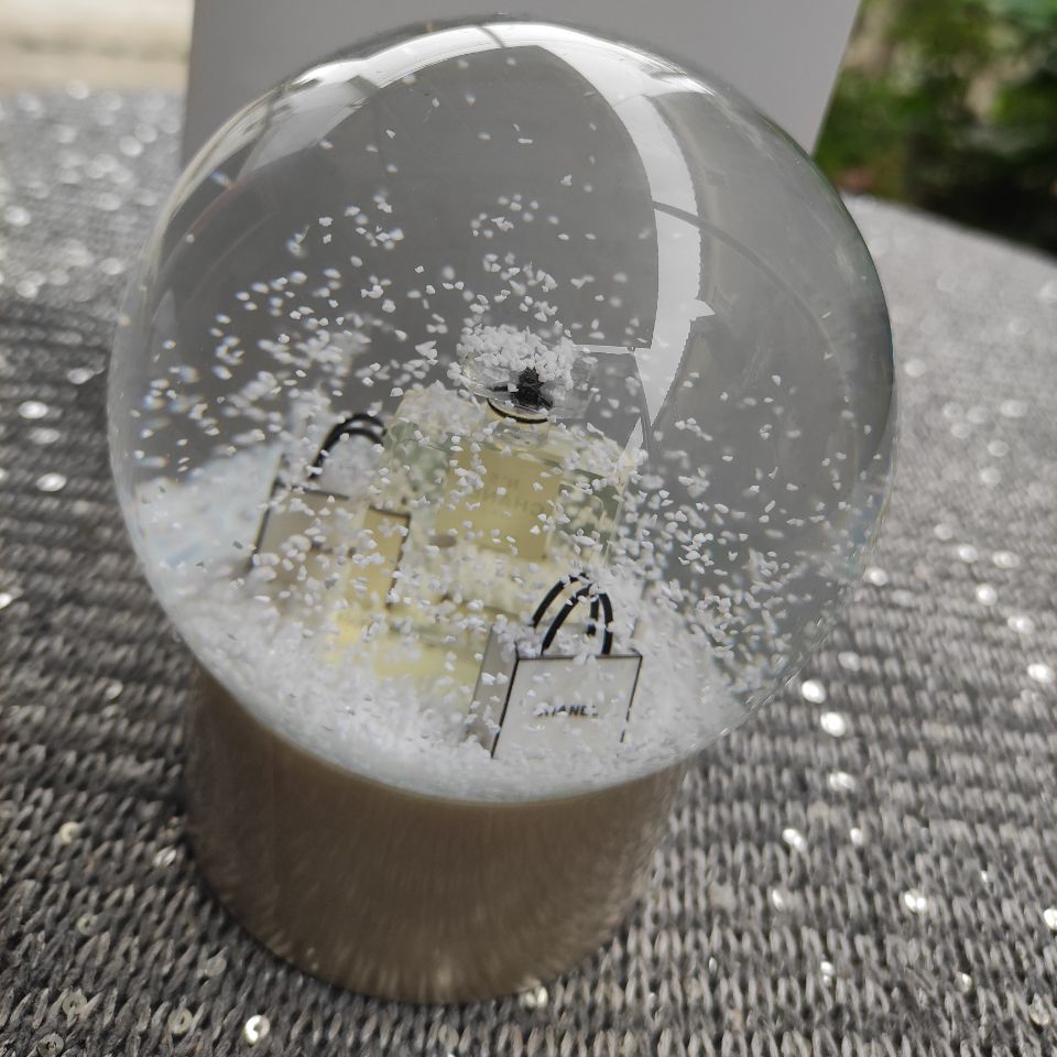 

Fashion Accessories C Collection Snow Globe perfume bottle Dome gold bottom Special Gift Novelty decorate, Silver