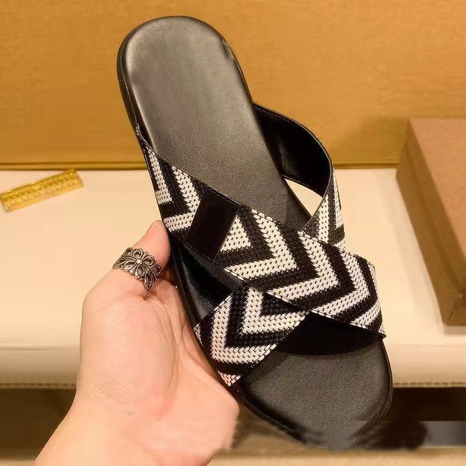 

2021 summer slippers G family flip flops flat metal buckle, Black