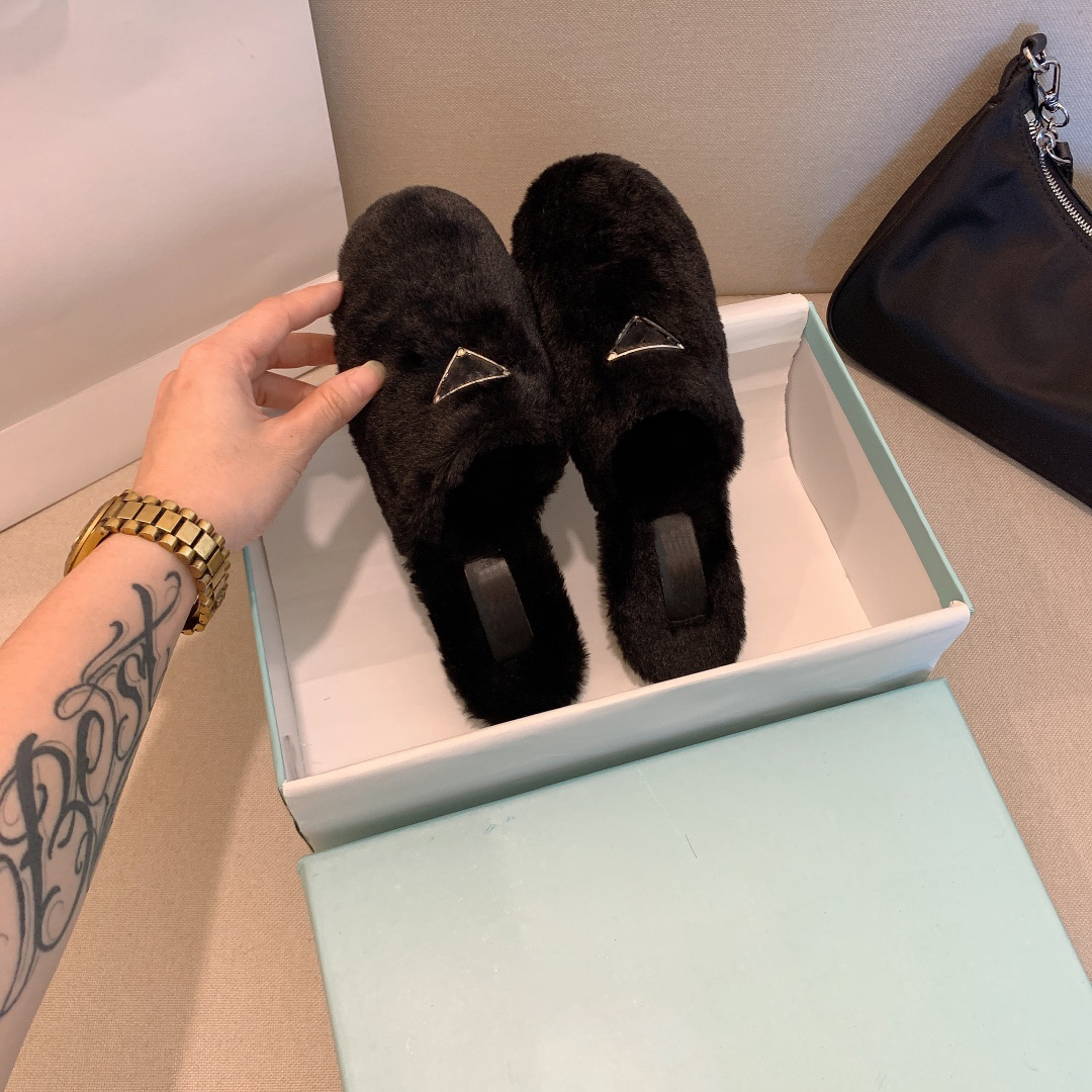

Lastest luxurious Mink fur women Slippers Soft Flat open-toe Slip-on Mules with oversized Initials Fashion lightweight Homey Mule size 34-42, Black