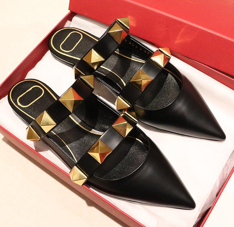 

New Top Leather Designer Womens Flat Slippers Fashion Oversized Golden Rivets Sexy Ladies Slides Sandals Fashion Wedding Party Mules Shoes
