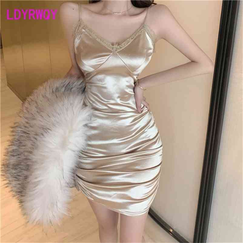 

LDYRWQY summer Korean version of the sexy v-neck double sling temperament wrinkled silk forged hip dress 210603, Black