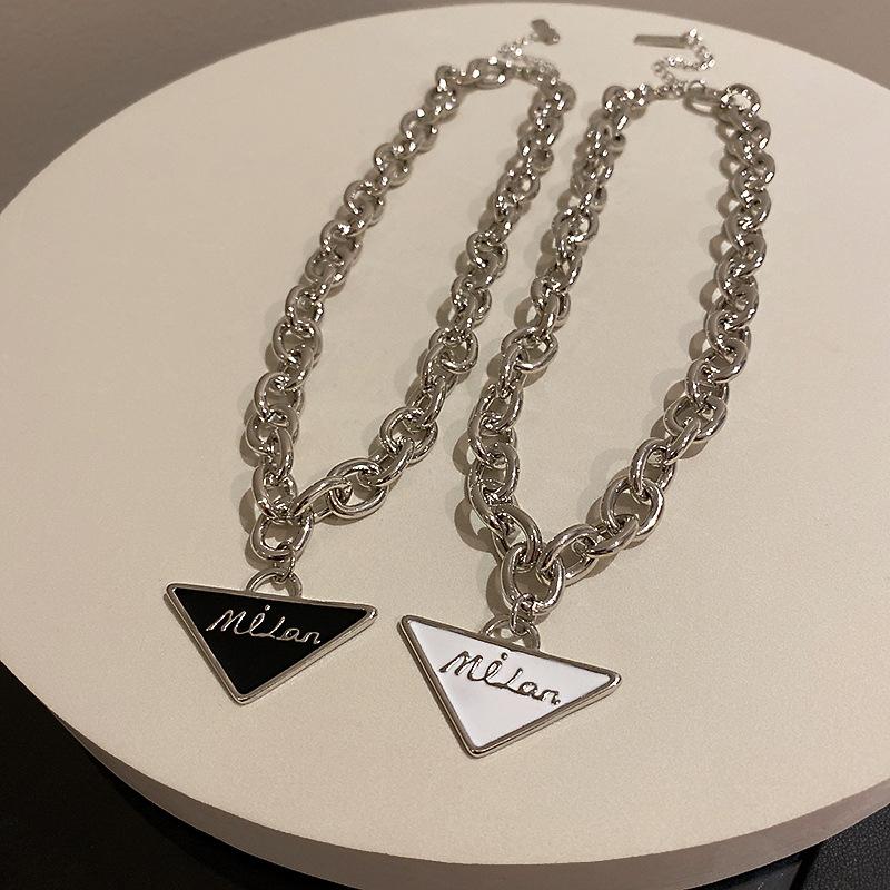 

Pendant Necklaces 2021 Europe And America Triangle Big Chain Trendy Personality Metal Charm For Women Fashion Jewelry Party Gift