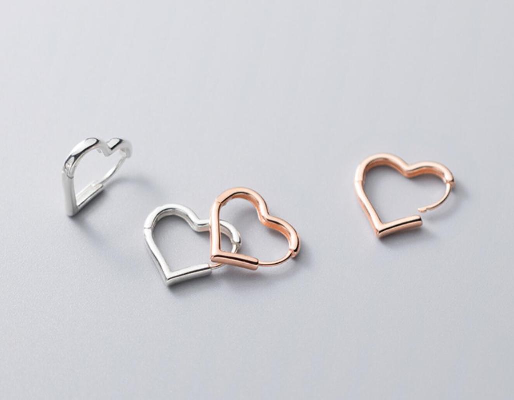 

Hoop & Huggie 925 Sterling Silver Heart Sleepers Endless Earrings A1582
