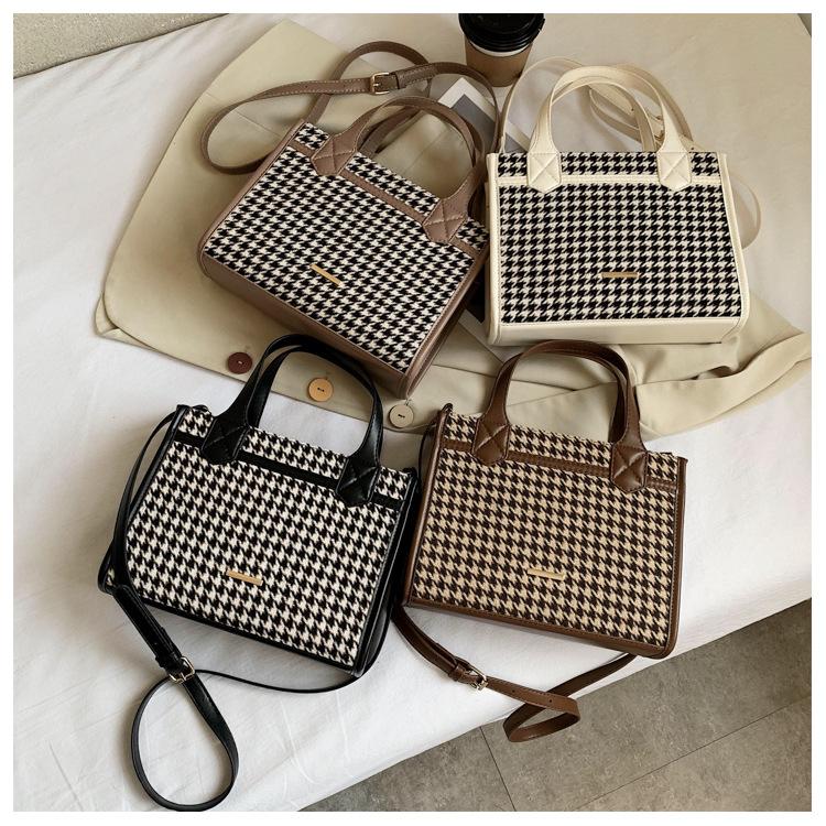 

Women's Bag 2021New Fashion Luxury DesignerEmbroidery Line Net Red Retro Large-Capacity Hand-Held One-Shoulder Stiletto Tote Bag, Black