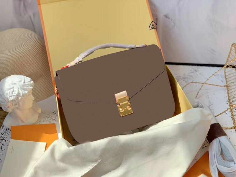 

Luxury handbag new tide 2021 classic messenger bag shoulder his joker portable small leather bagInclined shoulder bag0, Brown