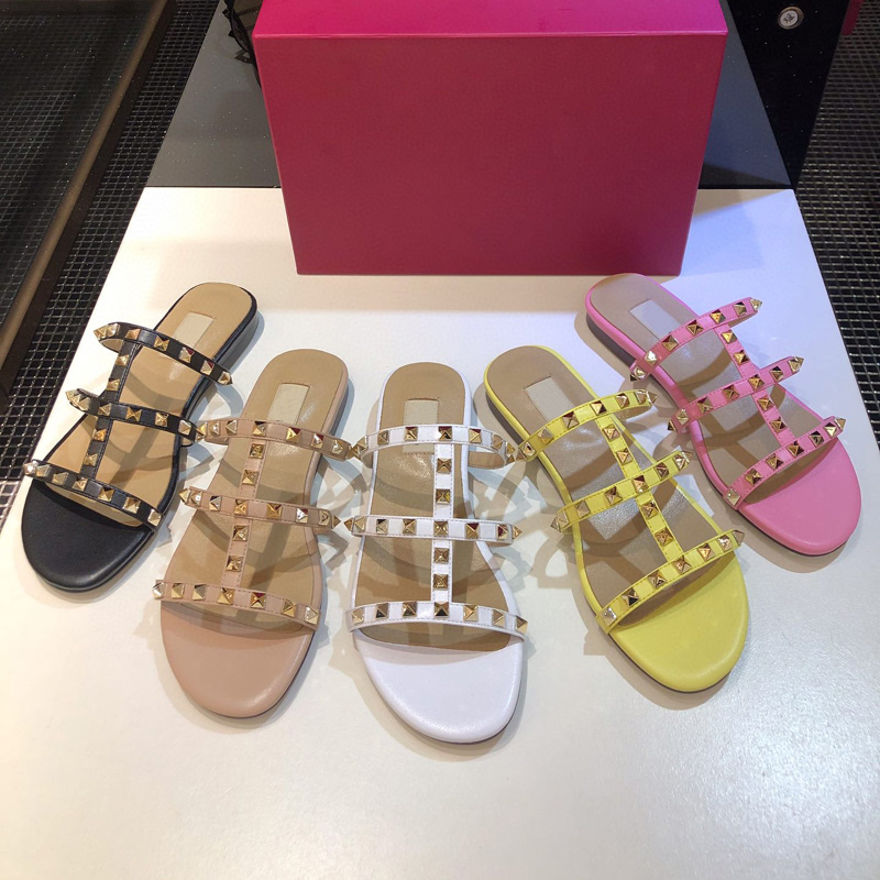 

Designer Slides Flats Summer Beach Rock Studs Brand Slip On Sandals Slippers Rounded Toe Flip Flops With Rivets Sandal top high quality Nude,Black,Sliver 34-40-41