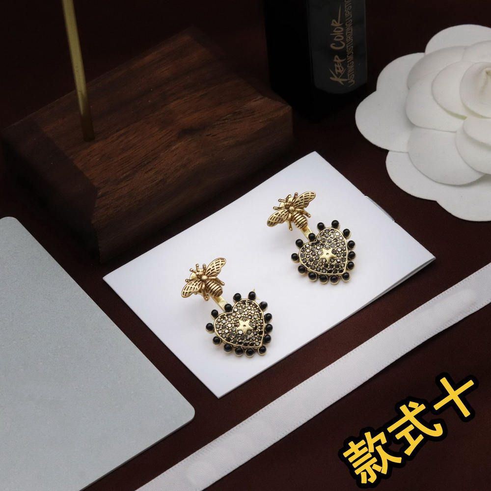 

Luxury Chandelier Dangle Pearl Earrings Celebrity female Letter 18K gold plated High-Quality women's Asymmetric Ear studs 02