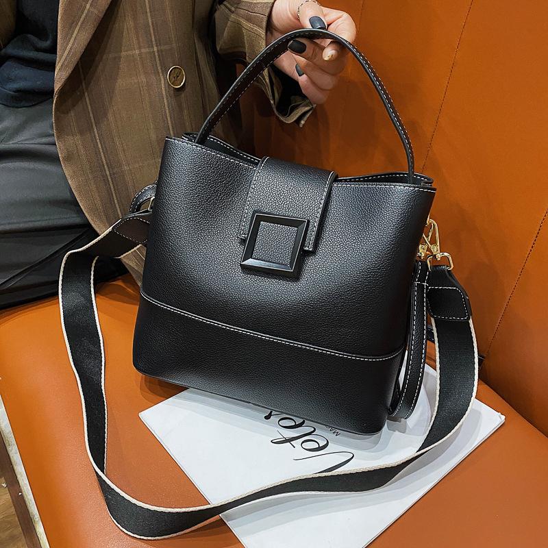 

Advanced women's bag women 2021 popular new Korean versatile temperament hand bag fashion One Shoulder Messenger, Black