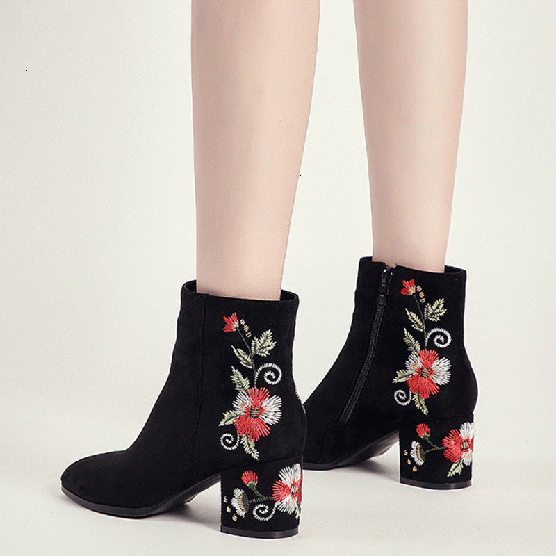 

2021 New Women Autumn Winter Ankle Boots Embroider Vintage Hot Fashion Square Heels Flower Pumps Ladies Zip Suede Shoes 0y39 T78Y, White flower