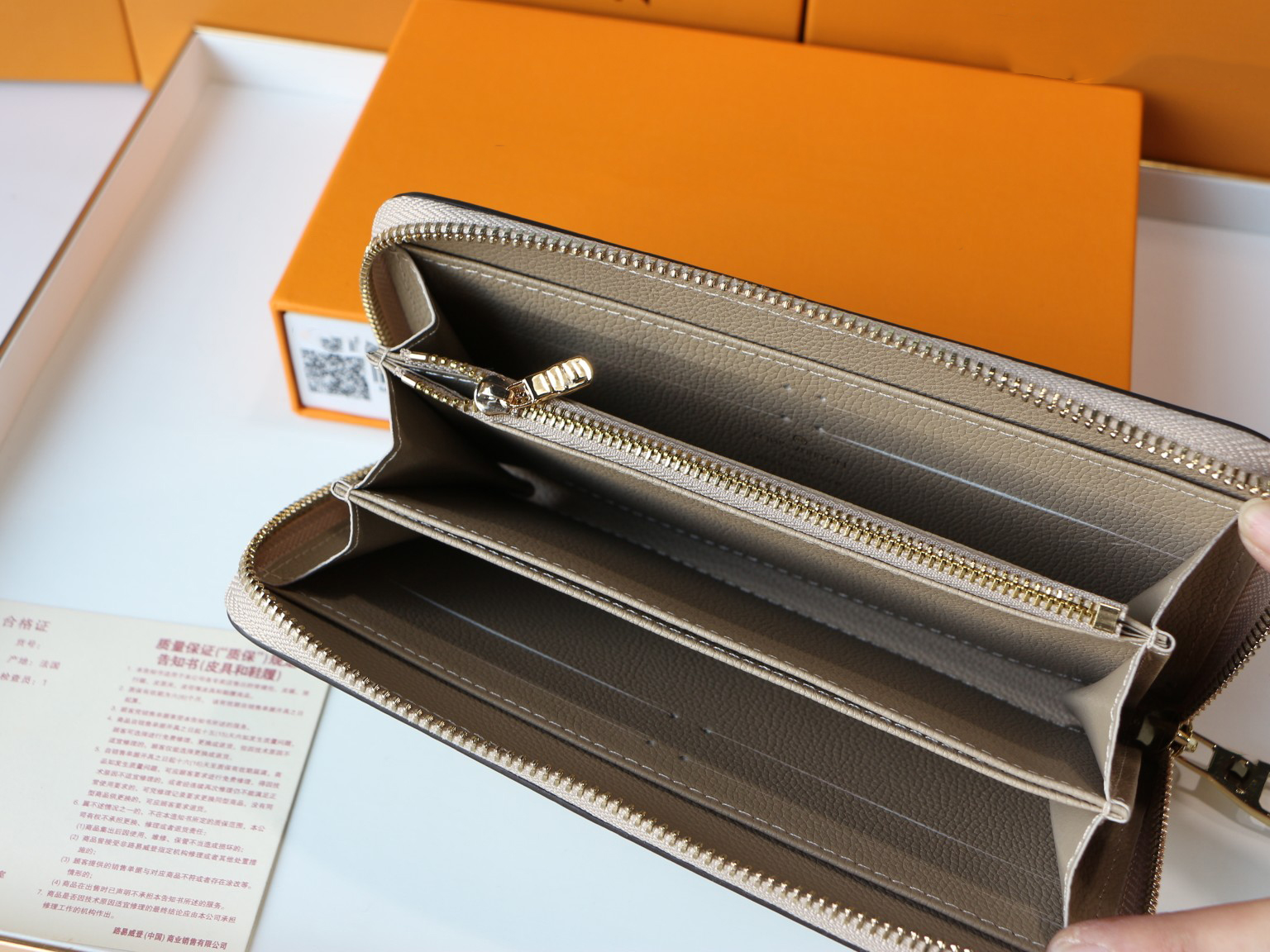 

Fashion top quality women purse cards luxury leather designer famous brand long chain letter pattern with boxes size 19-10cm M60646