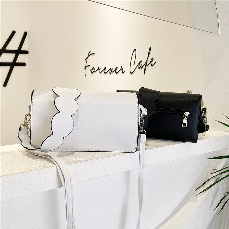 

2021 Fashion Lace Polka Dot Shoulder Strap Semicircle Shoulder Bag New Barrel Personalized Fashion Slung Handbag, Black