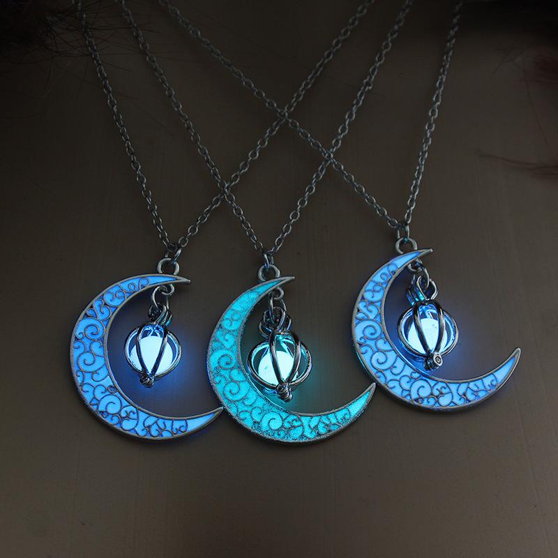 

Pendant Necklaces Vintage Moon Glowing Necklace Charm Jewelry Silver Plated Women Halloween Hollow Luminous Stone