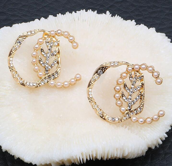 

Lots 18K Gold Plated Women Letters Stud Earrings Circle Brand Luxury Designer Stamp Earring Metal Elegant Fashion Jewelry Accessories Wedding Gifts