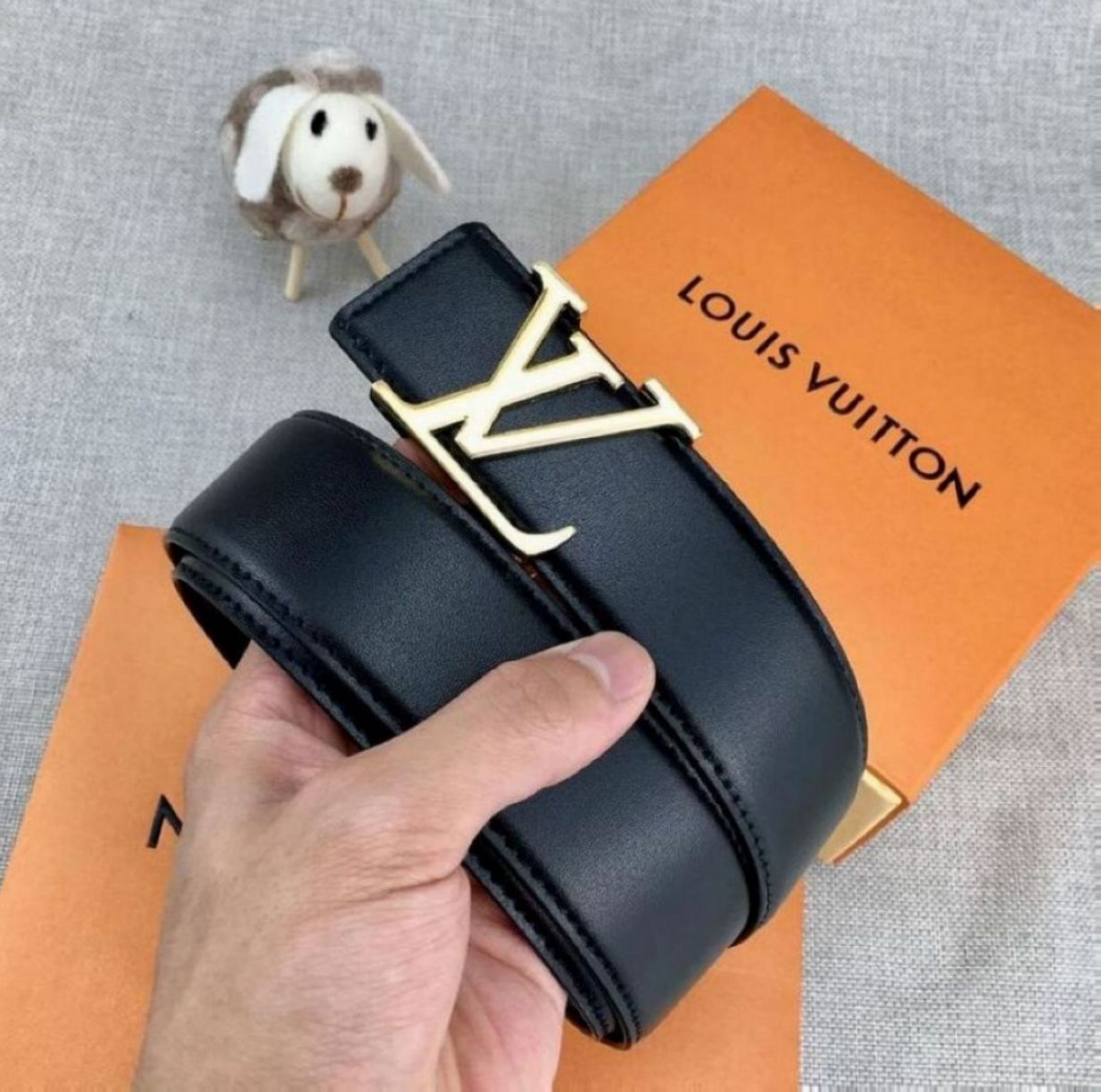 

HL19 hot LV LOUIS VUΙTTON Elder-flower belt for men and women, brass belt buckle, alloy belt buckle, smooth buckle, Black;white