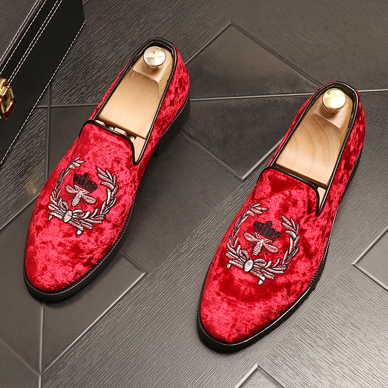 

Exquisite embroidery pattern Velvet Men shoes Men Wedding and Party Loafers Men Flats mens dress shoes Size US 6-9.5, Black
