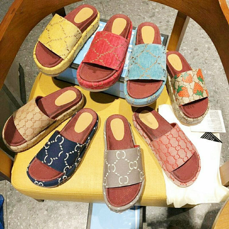 

2021Designer woman slippers fashion Beach Thick bottom luxury platform Alphabet lady Sandals Leather High heel slipper Large size Easy to wear, Black