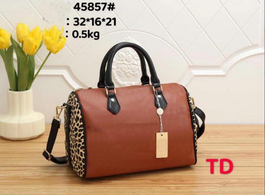 

Designer leopard Tote Bag fashion embossing Shoulder Bags travel Handbags duffle bags Fashion Genuine leather High-capacity Handbag, Black
