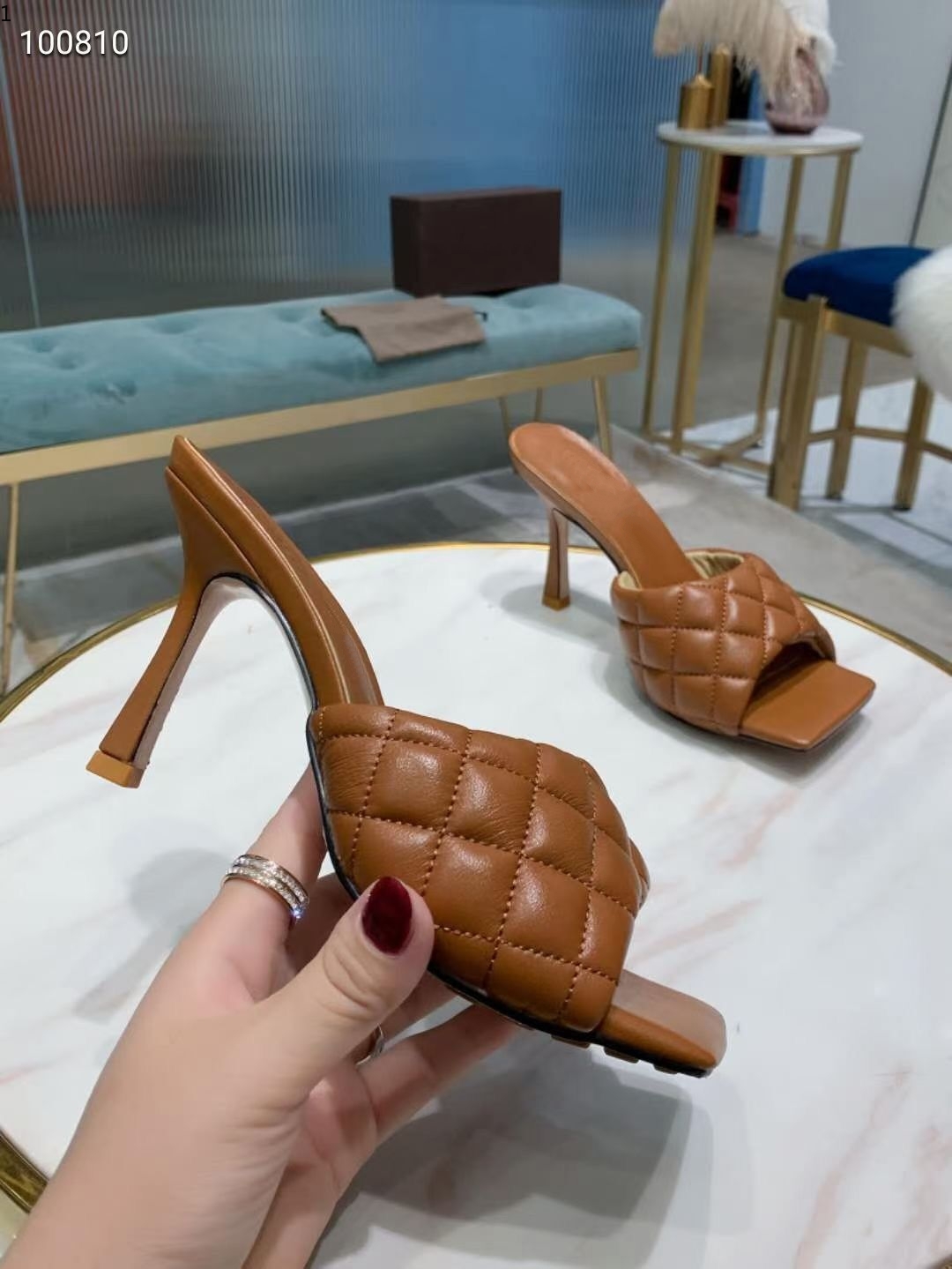 

2021The latest Matte leather checked shoes Square - mouthed, open-toed women flat heel mjk001