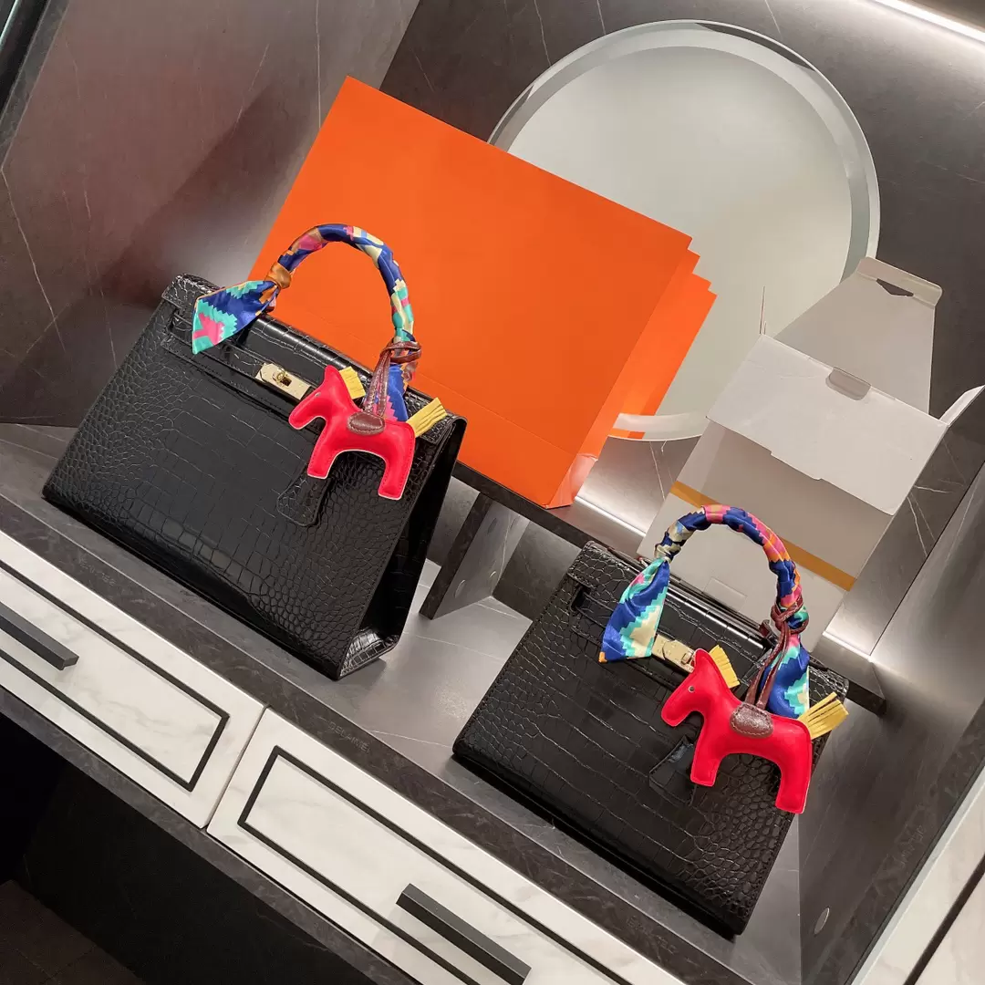 

Eternal classic Totes designer ms shoulder backpack crocodile grain leather style cross grain fashion luxury mobile kell wallet, No box 25cm