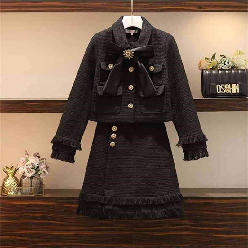 

Plus Size -4XL Retro Black Woolen Tweed Set Suit Winter Women's Buttons Diamonds Bowknot Short Coat+Tassels Mini Skirt 210602