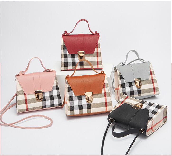 

Cute Children Plaid Handbags Fashion Kids PU Leather One Shoulder Bag Girls Lattice Crossbody Bags Lady Mini Purse, Black