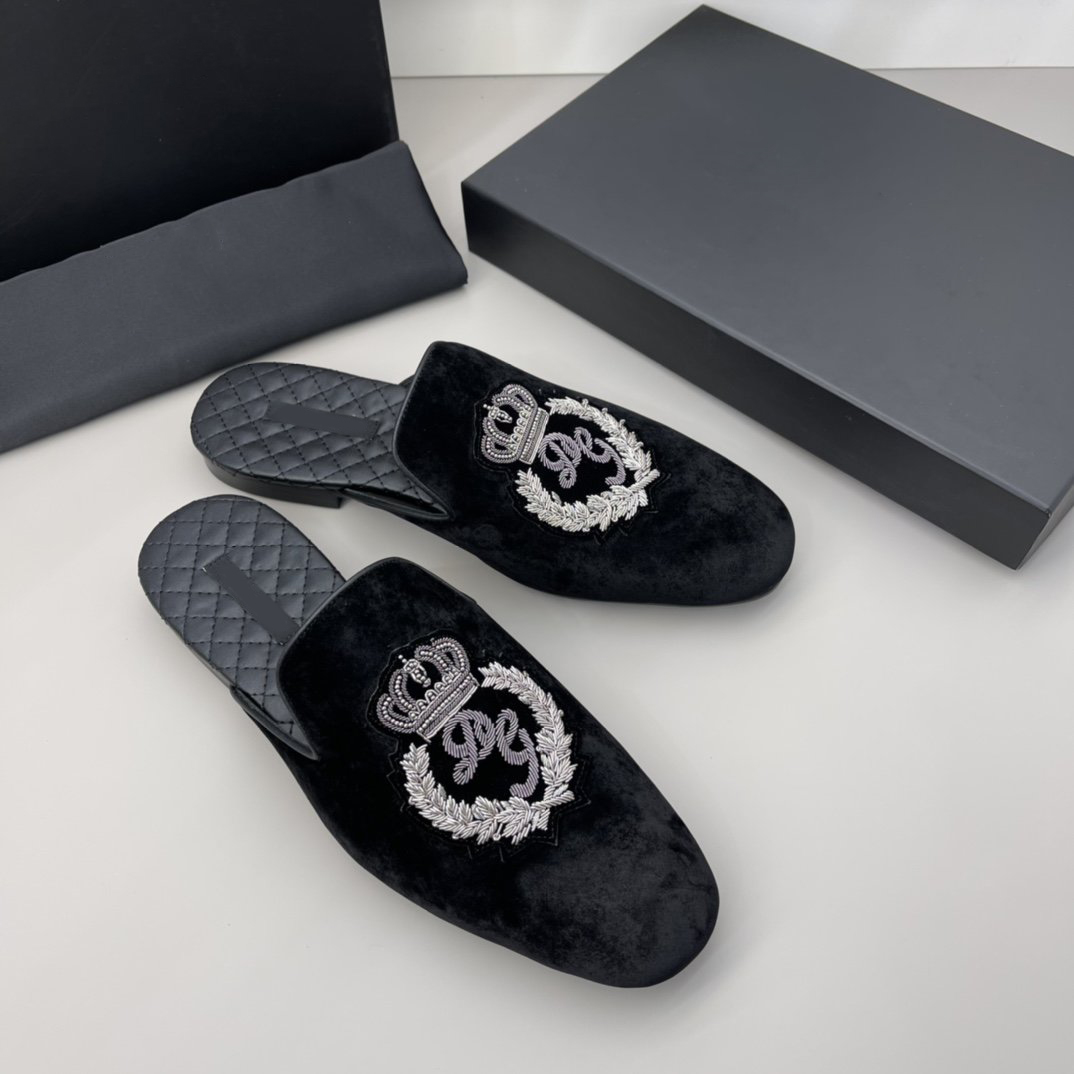 

Luxury flat casual men's shoes designer hand-embroidered fashion brand velvet outdoor slippers size 38-45, As picture