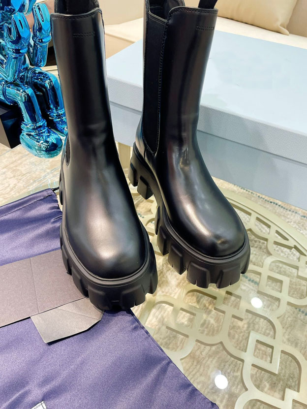 

Designer silhouette boots high quality genuine leather black and white nail shaped rubber bottom with box eur35-41