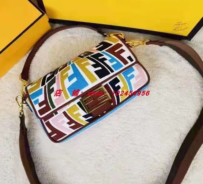 

2021 New Ball Style Club Bag Color Three-dimensional Embroidery Canvas Single Shoulder Underarm Bag Fashion Portable Messenger Bag for Women