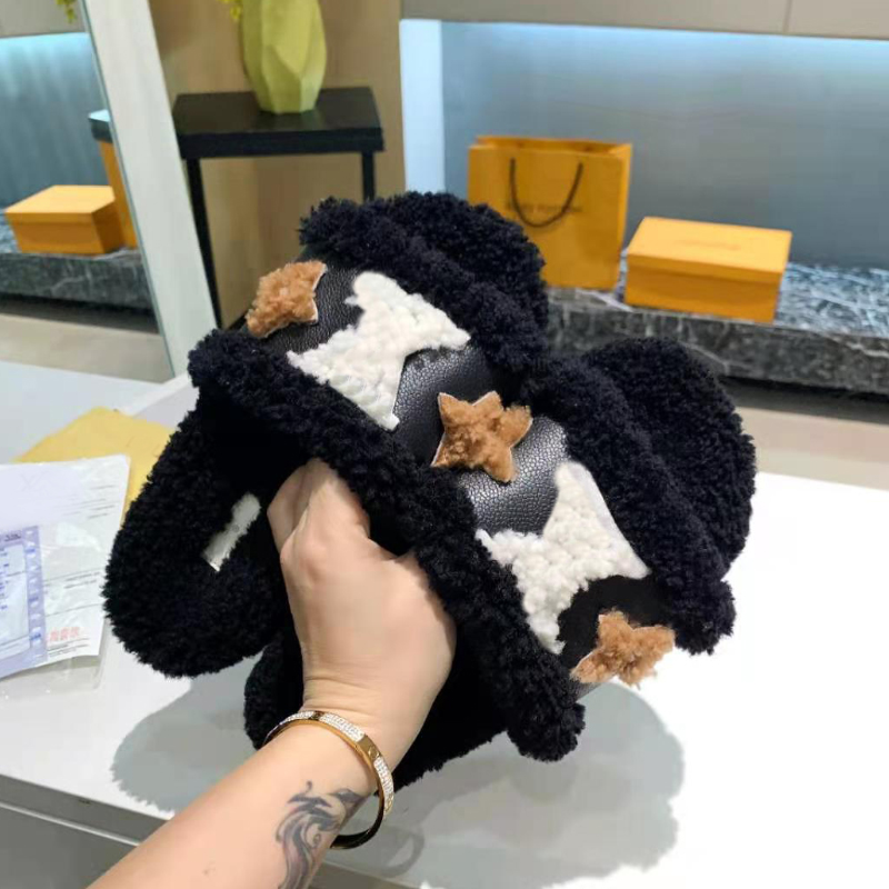 

Luxurys Women High quality Stylish Slippers Ladies wool Slides Winter fur Fluffy Furry letters Sandals Warm Comfortable Fuzzy Girl Flip Flop Slipper, Black