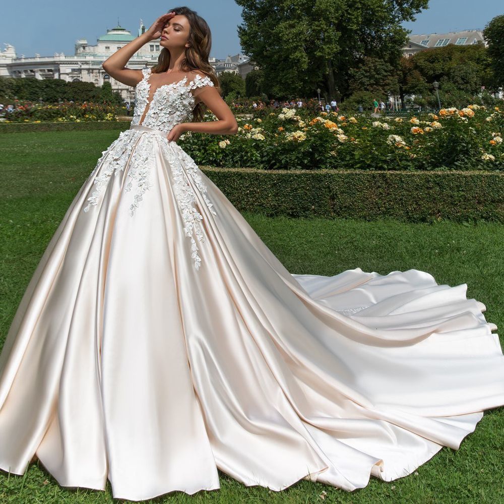 

2021 New Sexy Lace Applique Princess Ball Vintage Short Sleeve Satin Wedding Bridal Gown Vestido De Nnoiva V9m3, Ivory