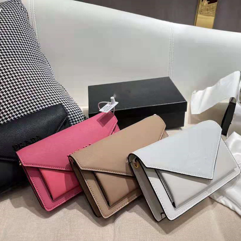 

Designer women's single shoulder letter bag size 20cm, Black