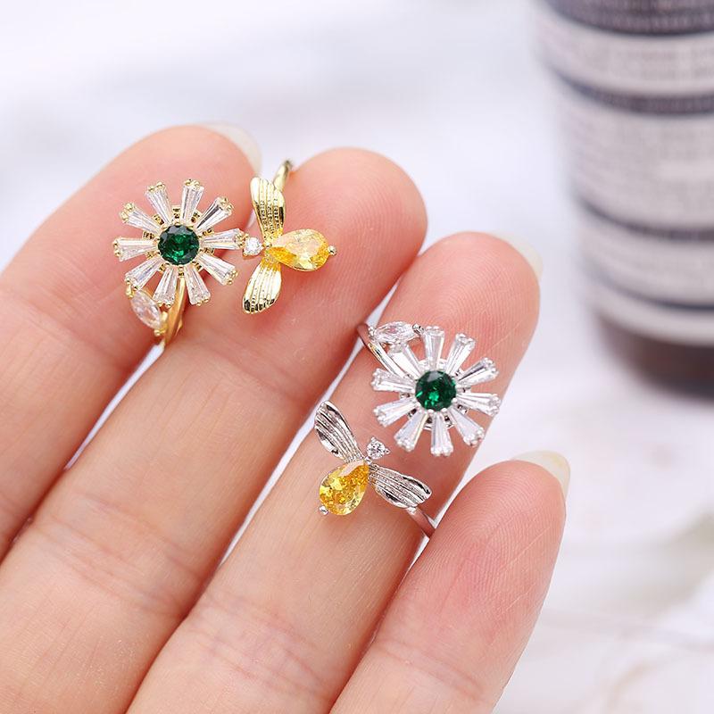 

Cluster Rings Open For Women Little Daisy & Bee Zircon Light Gold Color Rotating Ring Gift Girls Wholesale Fashion Jewelry KBR436, Golden;silver