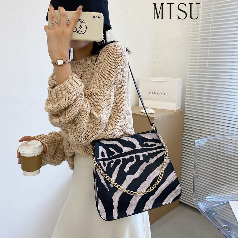 

2021 New Chain Single Shoulder Messenger Bag For Women Leopard Print Portable Underarm Handbags Baguette Large Capacity Bag, Black