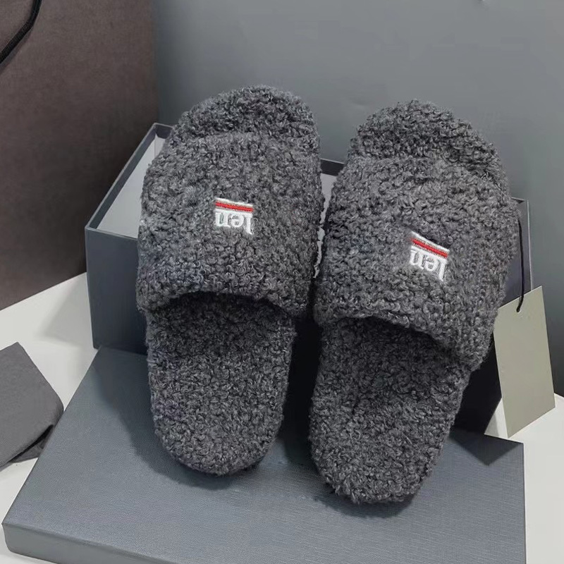 

Designer Women ladys girls Furry Slide Slipper spring and autumn pink Real wool white logo embroidery Fashion Comfortable Top Quality Barefoot wear flip flopes, Grey 35-45you can leave a message when y