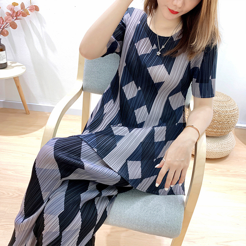

2021 New Autumn Pleated Print Two Piece Suit Outfits Short-sleeved Top Wide Leg Long Trousers Lounge Wear Plaid Pants 4sb7, Black