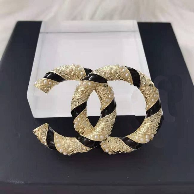 

Xiangjiaxiaoxiang geomantic diamond pearl drop black glue double-C Brooch new fashion Korean temperament net red feeling Brooch2, Gray