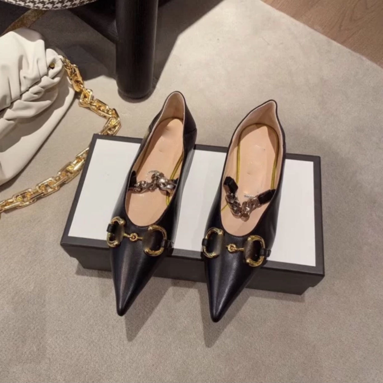

2021 Autumn 2021 metal Horse Street buckle g pointy flat bottom chain Ballet Luxurysss designersss shoes yw, Black