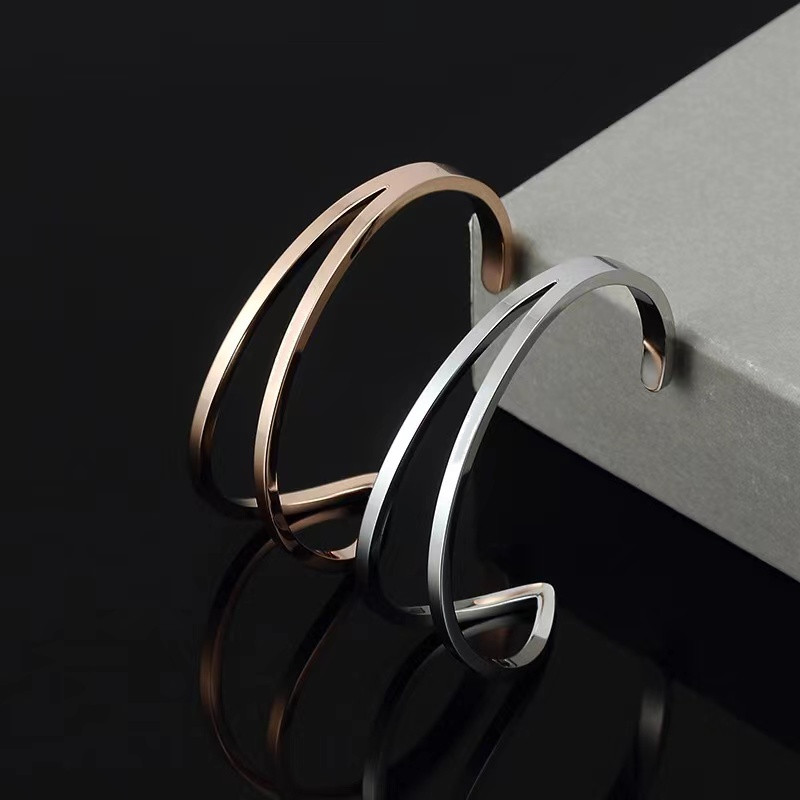 

Stainless Steel Lovers Bracelets Silver Rose Gold Bangles Women Men Good Quality Letter Titanium Bangle Charming Simple And Fashion Charm Bracelet Couple Jewelry