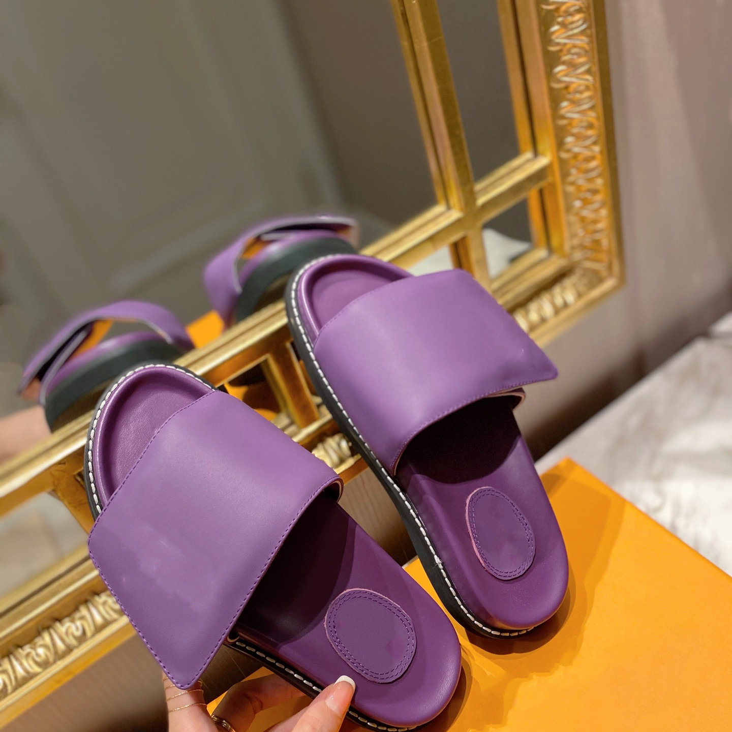 

Slippers Designer Slides Luxury Shoes Men Beach Indoor Scuffs Women Unisex Summer Moccasins Cowhide Sandals Solid Fashion Purple Slipper, Black