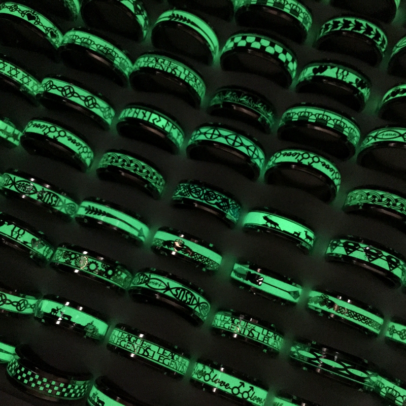 

Wholesale 100pcs/Lot Fashion Luminous Stainless Steel Band Rings for Men Women Mix Styles Party Favor Jewelry Glow in the Dark