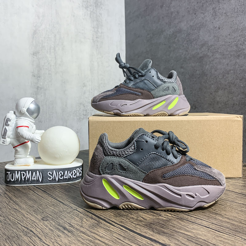 

2021 Top Quality 700 V2 Childrens Shoes Boots Baby Boy Inertia Reflective Tephra Solid Grey Utility Black Vanta Sport Sneakers Kids Gi
