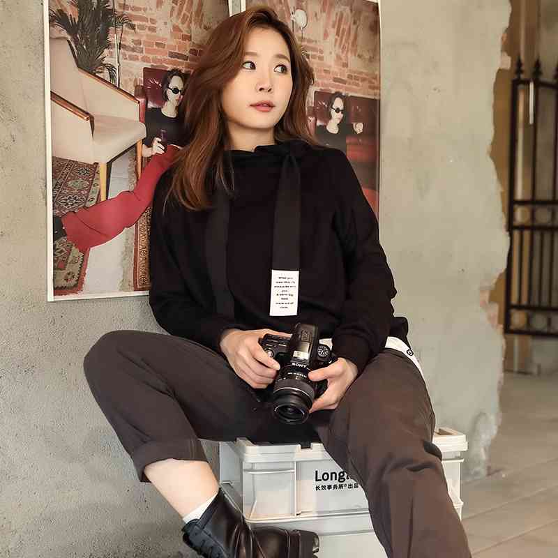 

2021 autumn new Korean Chao brand loose fashion lazy style long sleeve top design sense hooded women's sweater, Black