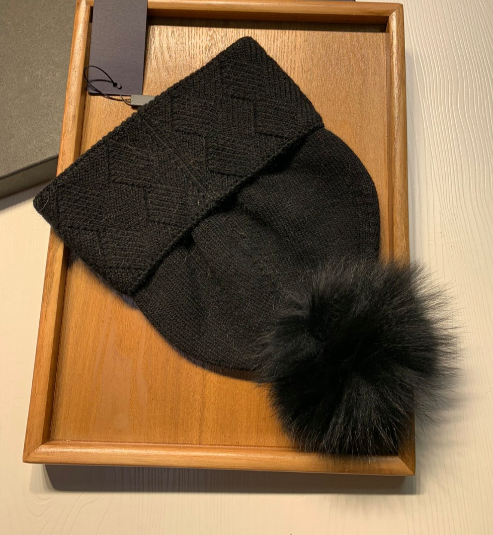

Black Wool Beanie Cap with fur pom pom Beanie/Skull Caps Sport Hats Winter Ski Cap Hat Women, Red