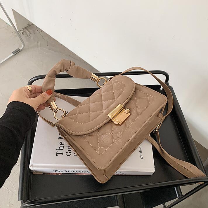 

Factory wholesale women bag flannel handbag simple atmospheric gold buckle womens shoulder bags small fresh fashions winter fashion handbags