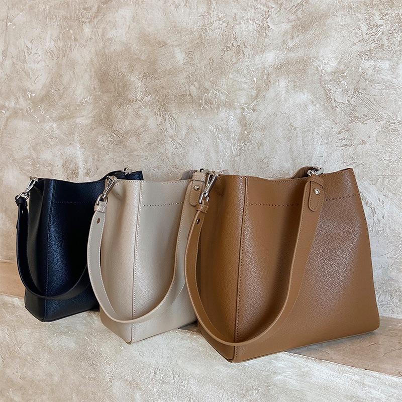 

Leather bucket bag autumn and winter 2021 new simple large capacity single shoulder bag, Black