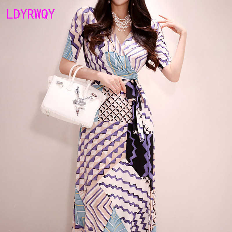 

Summer Korean version of the ladies' temperament V-neck lace up waist split print dres 210603, The picture color