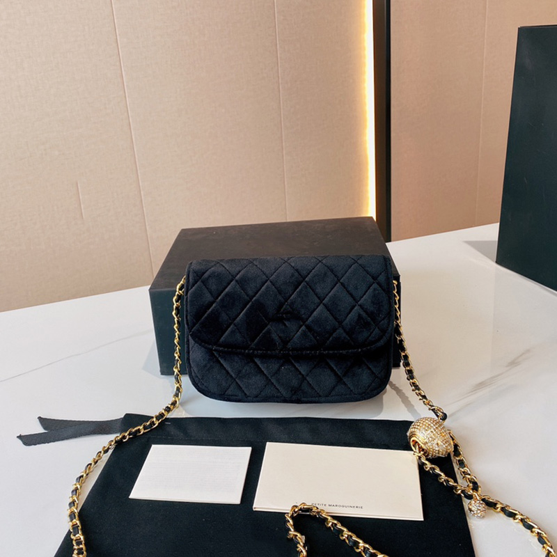 

Velvet material women's shoulder bag Classic Flap Mini Velvet handbag Quilted Crossbody Adjustable Chain Strap Purse elegant Bags, Black