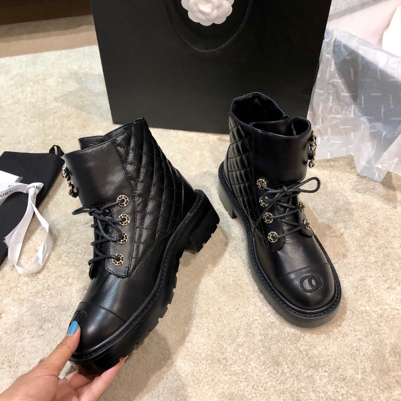 

Heavy duty Black chunky platform boots leather lace-up shoes combat boot chains buckle low heel Martin booties ankle luxury designers brands